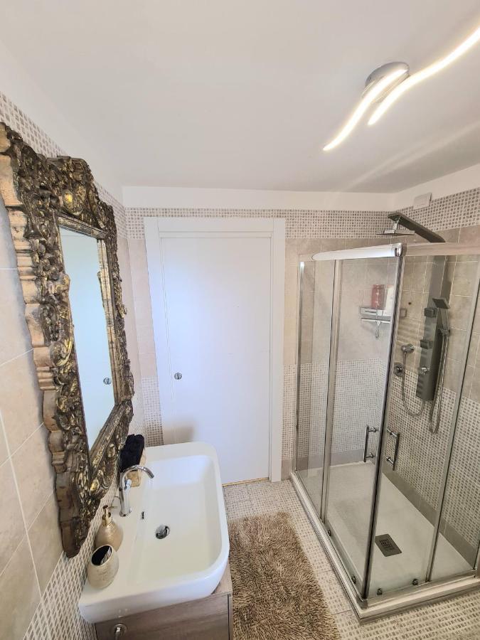 Penthouse Genneruxi Hotel กาญารี ภายนอก รูปภาพ