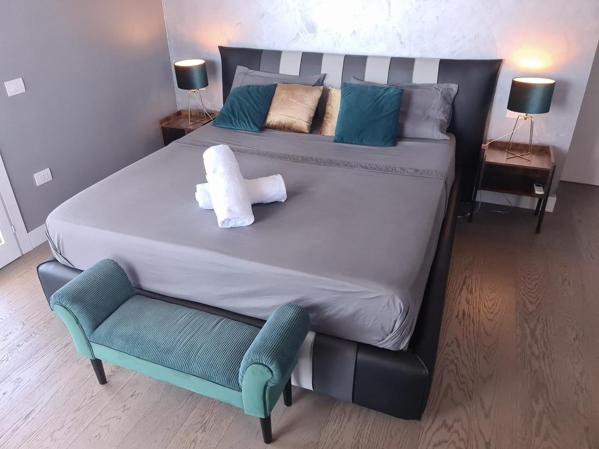 Penthouse Genneruxi Hotel กาญารี ภายนอก รูปภาพ